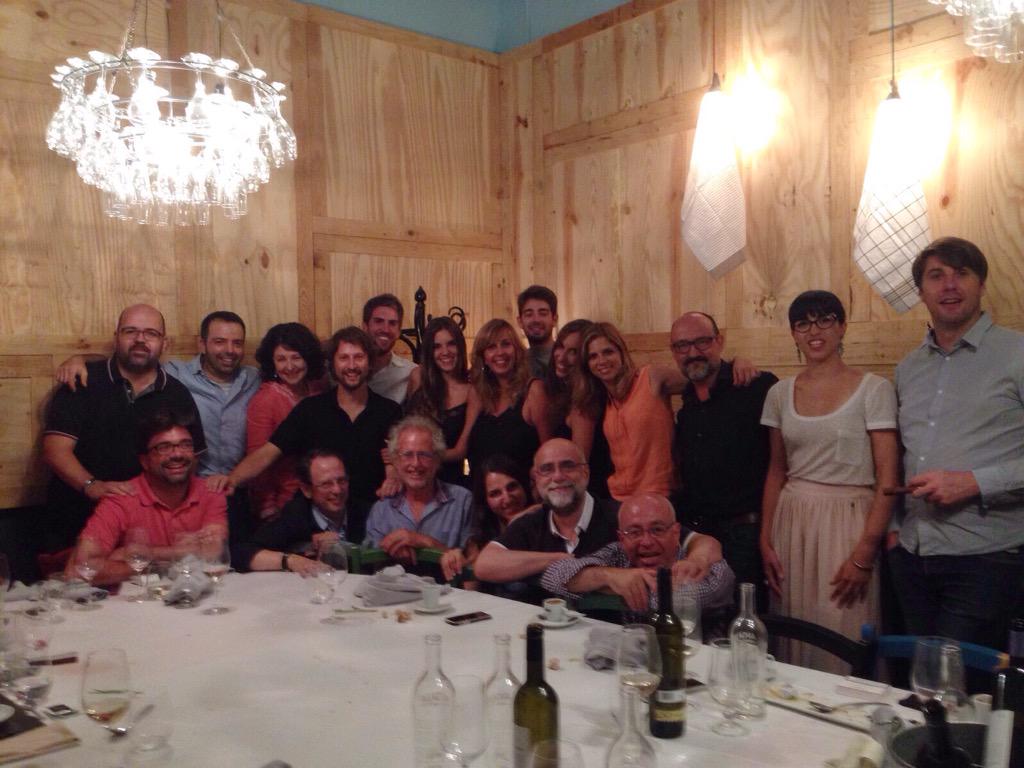 mireiadelatorre's tweet photo. Gran sopar amb els sempre companys del #Directe4 @xantallavina @EdgarFornos @DolorsBoatella @ricardcastellet 👏🏼 + http://t.co/oN18CJYpaK