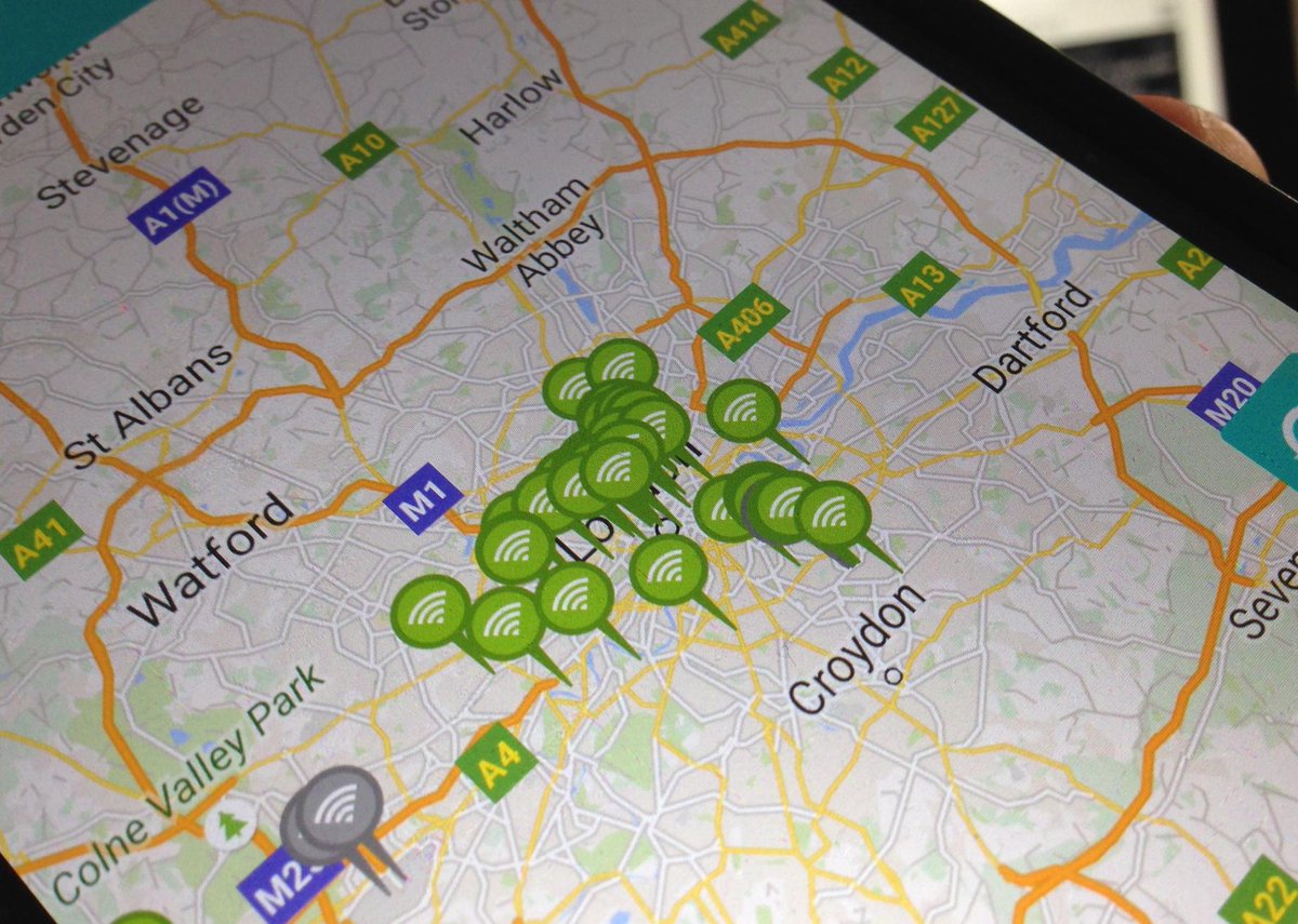 VentureBeat's tweet photo. OpenSignal launches WifiMapper on Android to help you find the world’s free Wi-Fi hotspots http://t.co/bP8rzDbHXm http://t.co/7gscwooAMs