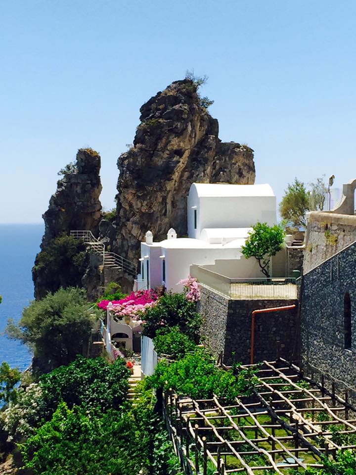 Amiamo il nostro #lavoro perché ci permette di lavorare in posti così
#AmalfiCoast #Wedding #Events