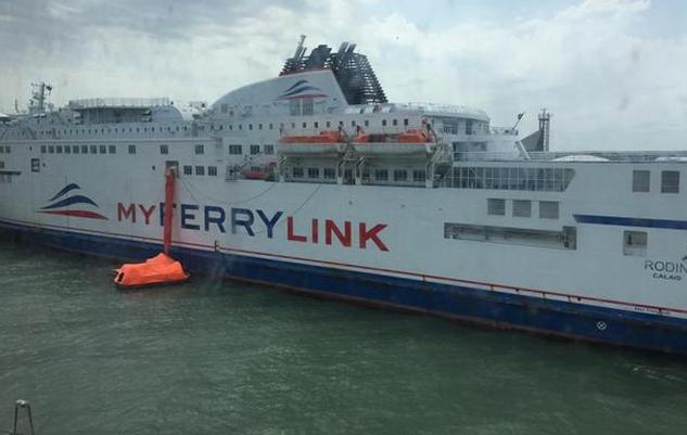 French ferry workers vandalise MyFerryLink ships in protest against proposed job losses 
kentonline.co.uk/kent-business/…