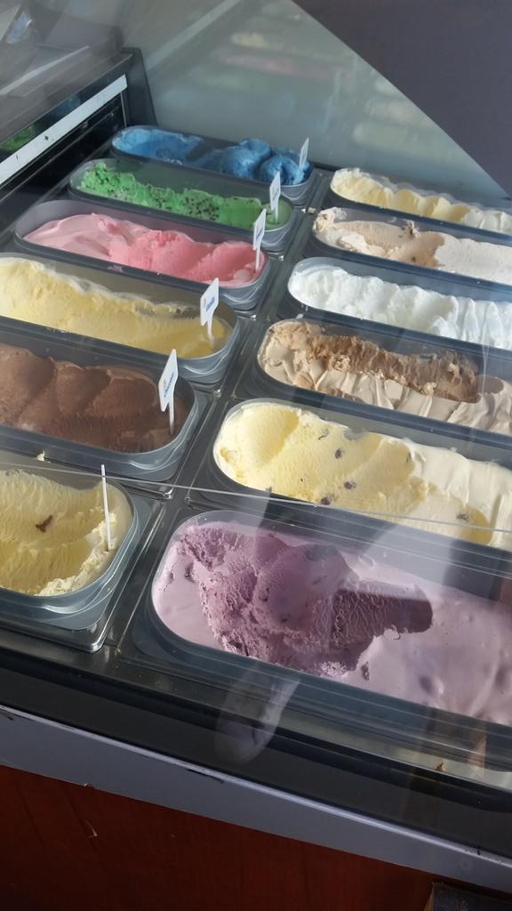 beachhutfiley's tweet image. 12 flavours of gorgeous Filey made dairy ice cream to choose from in our flash new ice cream freezer!