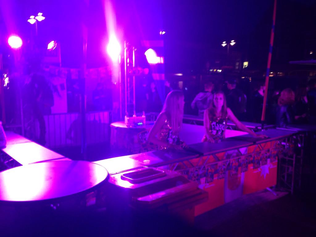 PUPevents's tweet photo. Gisteravond op de markt in Steenwijk te vinden #bar Vandaag in Meppel #zitzakken @SteenwijkV #DMD @ZitzakVerhuur http://t.co/kTTaxgZrk8