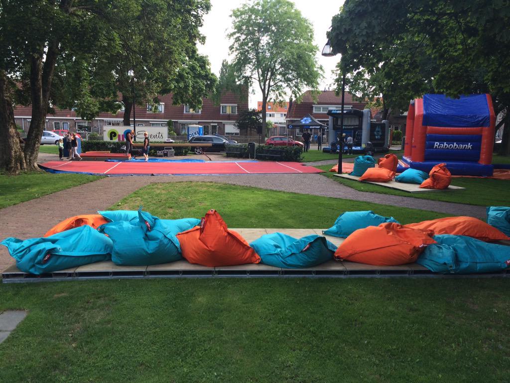 Gisteravond op de markt in Steenwijk te vinden #bar Vandaag in Meppel #zitzakken <a href="/SteenwijkV/">SteenwijkVestingstad</a> #DMD <a href="/ZitzakVerhuur/">Zitzak-Verhuur</a>