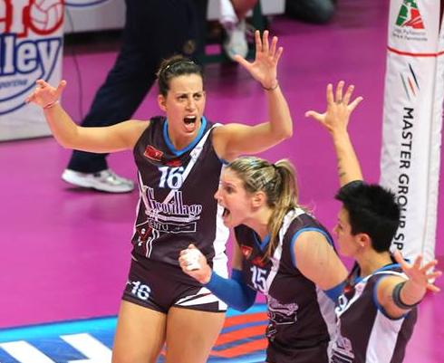 VolleyItalia's tweet photo. @TrentinoRosa ufficiale l’approdo in maglia gialloblù di Maria Segura Pallerès http://t.co/8pMw9uovoT @Federvolley http://t.co/61wCjmNHid