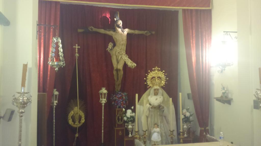 También se aprobó por motivos de seguridad, el cambio de la Virgen en el Oratorio, quedando ahora a la derecha del Sr