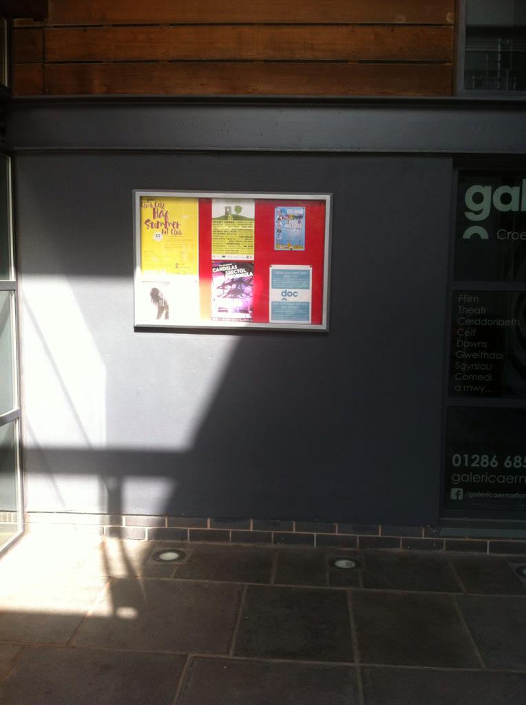 FfionAngell's tweet photo. @GrwpSbectol wedi cael posteri fynu yn galeri #cystadleuaethposteri #sbectol http://t.co/DE96CXWSad