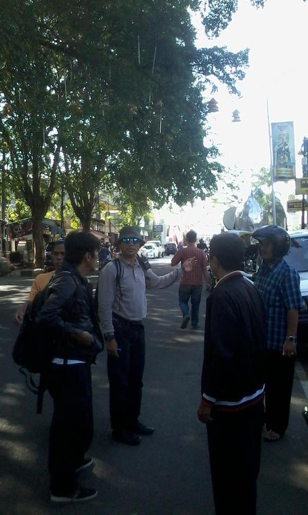 esa_pache's tweet photo. Pengalihan tempat bedug oleh panitia menjadi ke depan bpjs, sekitaran taman sribaduga,semarak Takbir berkumandang pwk http://t.co/4H25UUH4oZ