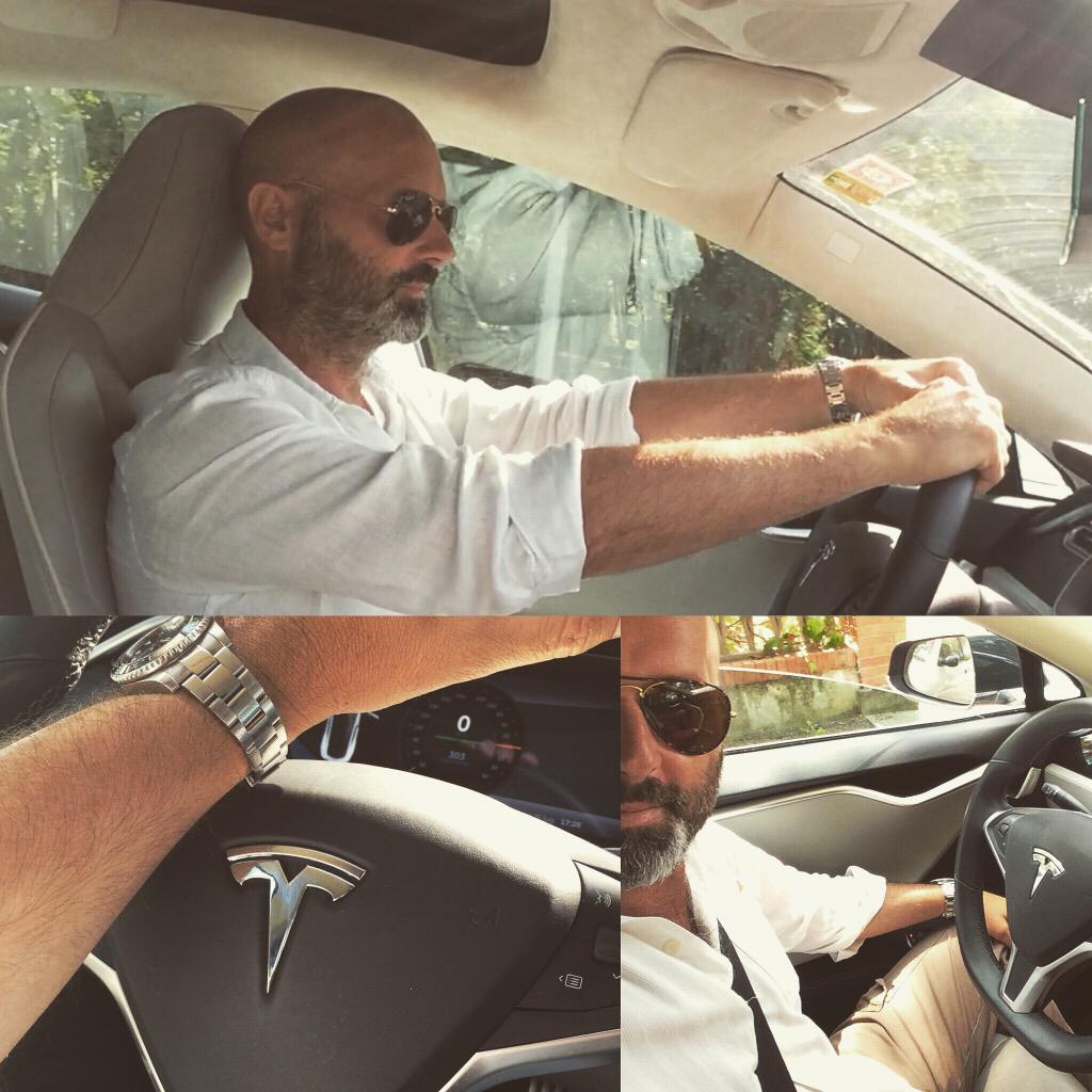 Finalmente un auto elettrica con i controcaTzi ;) #TeslaModelS #P85Plus 0-100 3,75 sec 400km autonom -autolim 250km/h