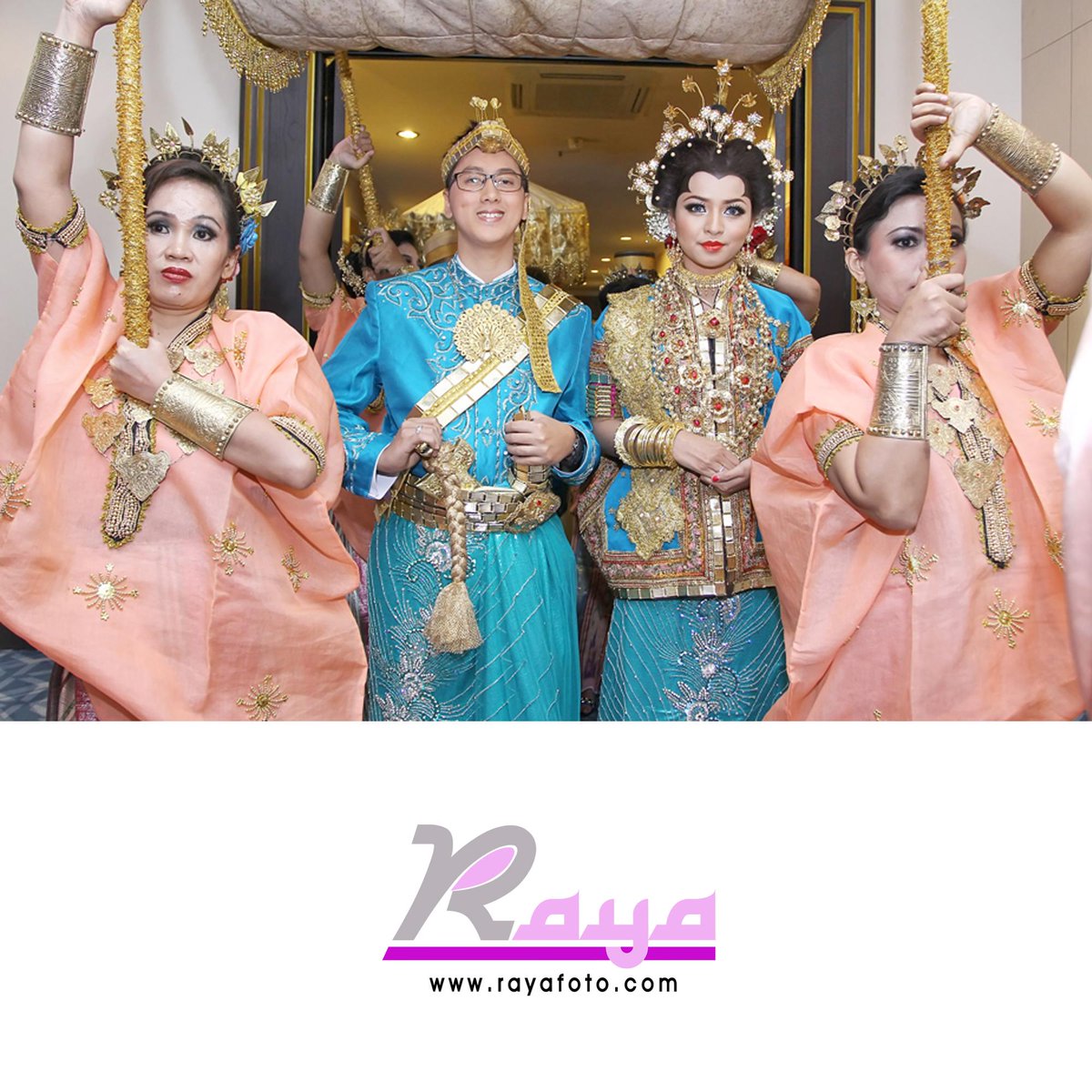 RayaFoto's tweet photo. The bride n groom here comes - More Than Your Expectation! http://t.co/nj0UF7Few2