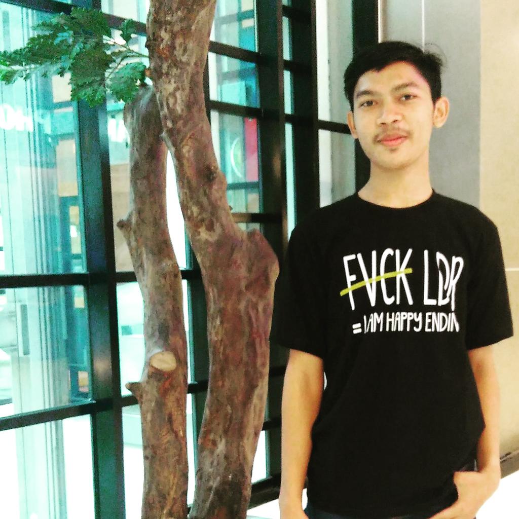 SELFNOTEwear's tweet photo. Mantep! “@hallorey: @SELFNOTEwear kaosnya bikin keren min hehehe 😊 http://t.co/4yMle213Nm”
