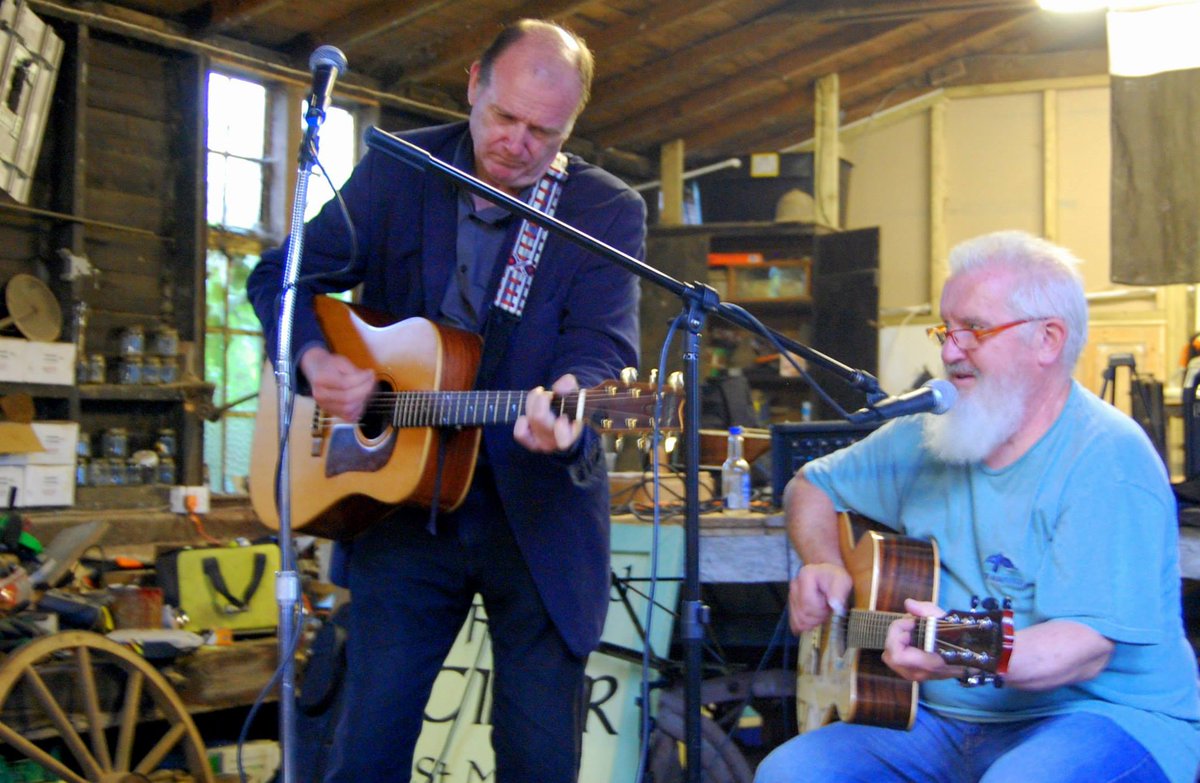 WadebridgeBooks's tweet photo. @tombrayhaywood @CornwallFolk Rob and Bradders enjoying the fundraising event http://t.co/tfBptwLFvh