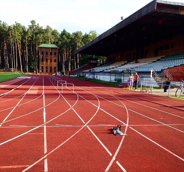 Mariapy1500m's tweet photo. Una pista encantadora ☺️✨ #valmiera #track @NikeCorre_PY @GlobusParaguay @D10py #ilnova http://t.co/jinoIlpT4s