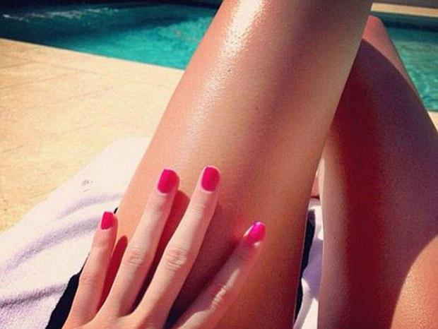 emilyvalcot's tweet photo. An itibariyle :))) #sun and #pool http://t.co/I3VDL9D4nD