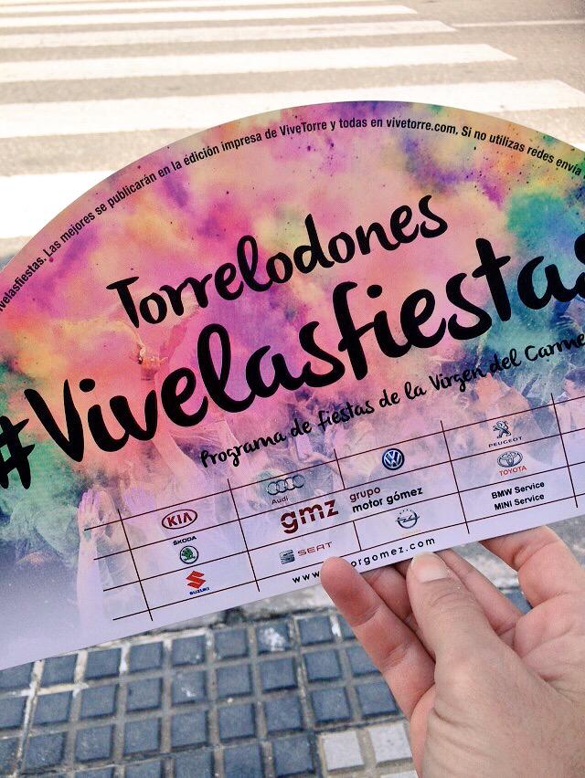 EncuentroPro's tweet photo. RT @srbarbudostudio: nuestro diseño de abanico #Vivelasfiestas dando vueltas por #Torrelodones ¡Feliz! @vivetorre http://t.co/2HbLTMEG9U
