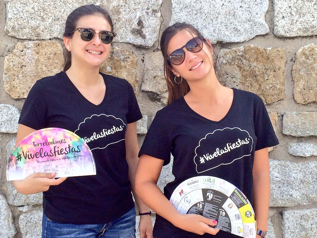EncuentroPro's tweet photo. RT @srbarbudostudio: nuestro diseño de abanico #Vivelasfiestas dando vueltas por #Torrelodones ¡Feliz! @vivetorre http://t.co/2HbLTMEG9U