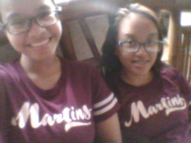 SkahThePotato's tweet photo. nag-couple shirt kami π #floraine #batchshirt #tututs http://t.co/e7614FbxB5