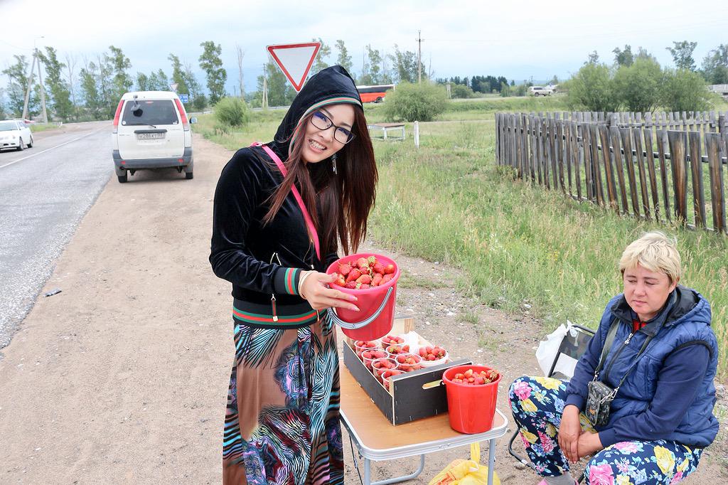 Алив наашаа суу, Гүзээлзгэнэ ид манайхаан 💋🍓🍓🍓🍓🍓😋😋😋