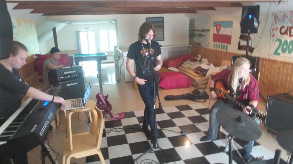 rockcampry's tweet photo. Greetings from Rock Camp http://t.co/PhMyLAADnK