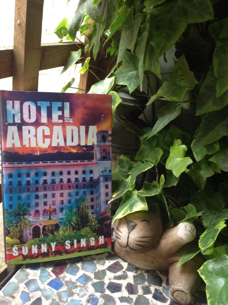 PaulBurston's tweet image. #HotelArcadia in Oval #wherebooksgo @sunnysingh_nw3