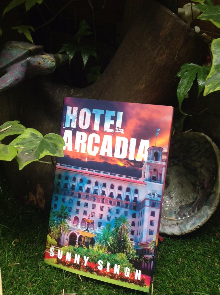 PaulBurston's tweet image. #HotelArcadia in Oval #wherebooksgo @sunnysingh_nw3