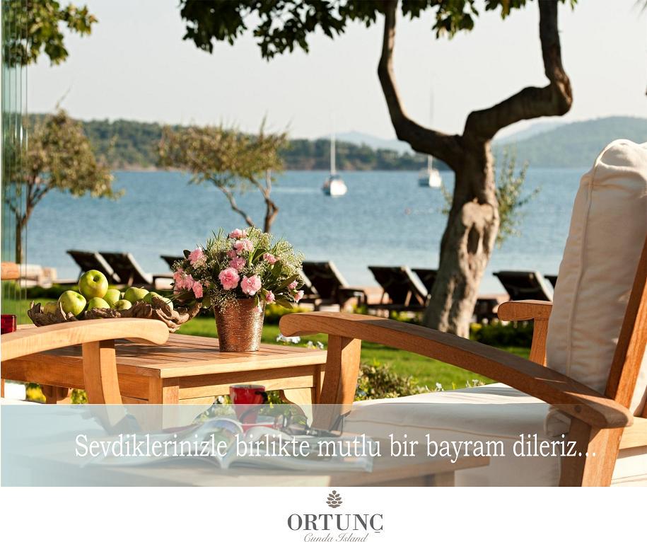 Sevdiklerinizle birlikte mutlu bir bayram dileriz...