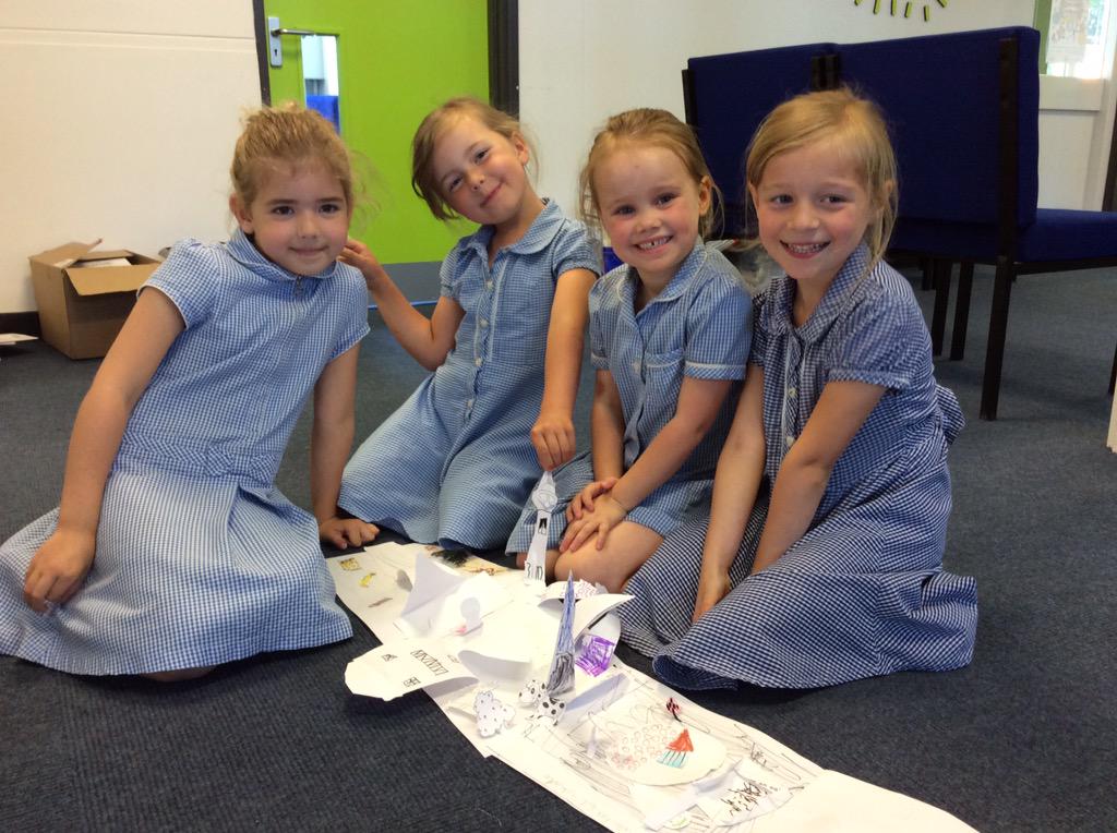 WeAreStWilliams's tweet photo. Children in 1E making pop up books #usinginitiative #teamwork #creativity http://t.co/HIbdDfRlBP