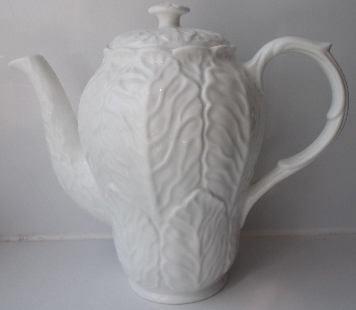 PotteriesTA's tweet photo. Wedgwood Countryware Coffee Pot, £29.99 or best offer http://t.co/QQFLalO5bm #Wedgwood #Countryware http://t.co/Ndt4yiOkdI