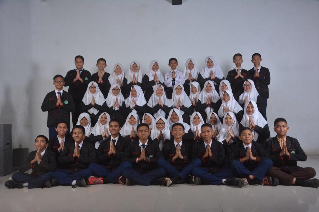 osis_tsanel's tweet photo. Minal aidin Wal faizin 😇🙏
Mohon maaf lahir dan batin http://t.co/4rI25eQ36p