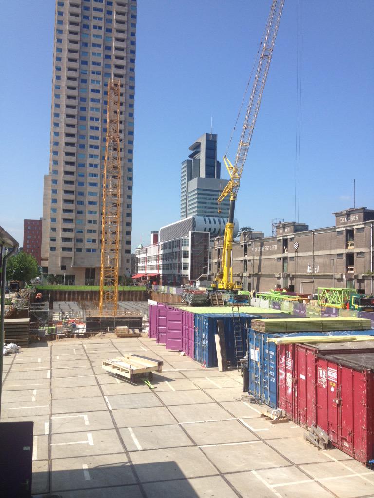 BSchuilenburg's tweet photo. Kraan 1 opbouwen #bostonseattle #wilhelminapier @JPvanEesterenBV http://t.co/hp1pploUYg