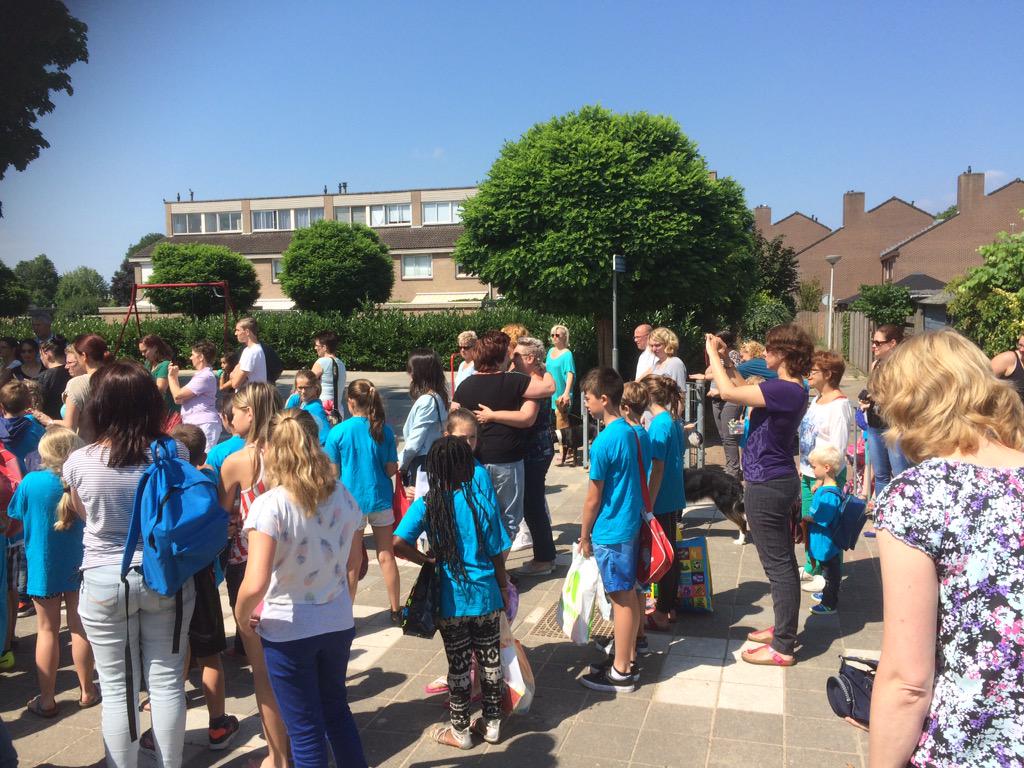 De school is schoongeveegd! We wensen iedereen een superfijne vakantie! <a href="/bsFlierefluiter/">De Flierefluiter</a> <a href="/BsHetstartblok/">bsHetstartblok</a>