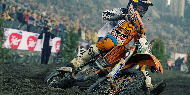 lachainelequipe's tweet photo. Votre soirée #motocross commence tout de suite de suite avec le #MXGP2015 > http://t.co/JjLH2px61o 😉 http://t.co/bpIQ5Cn7kc