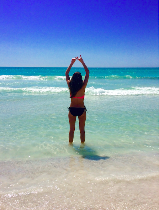 BarstoolPU's tweet photo. RETWEET todays #smokeshowoftheday @SammScribner if she gets the most RTs by noon tomorrow she will win $100! http://t.co/k9kcUtA8Sl