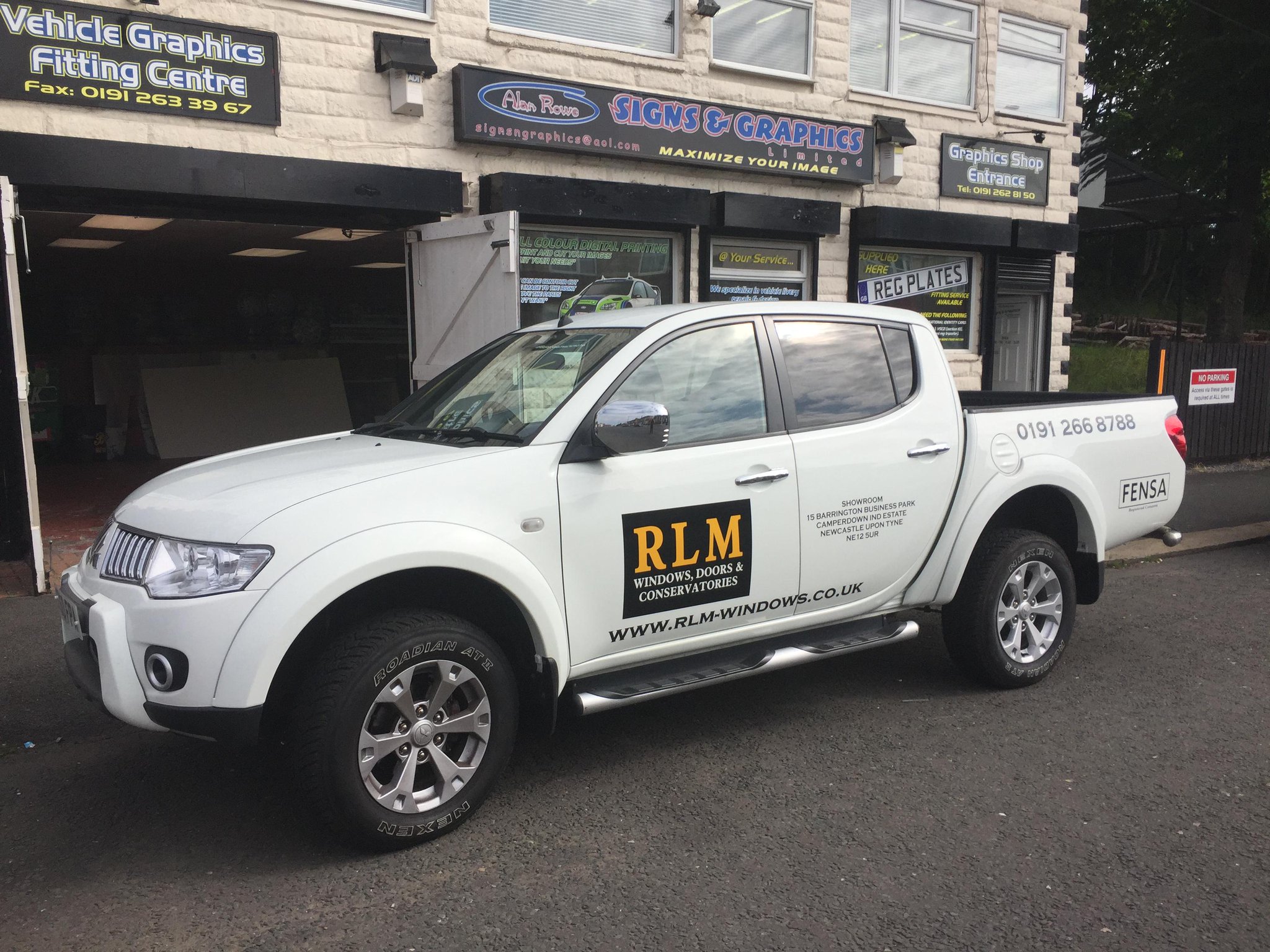 Alan Rowe Signs & G on Twitter "A Mitsubishi L200 we have applied
