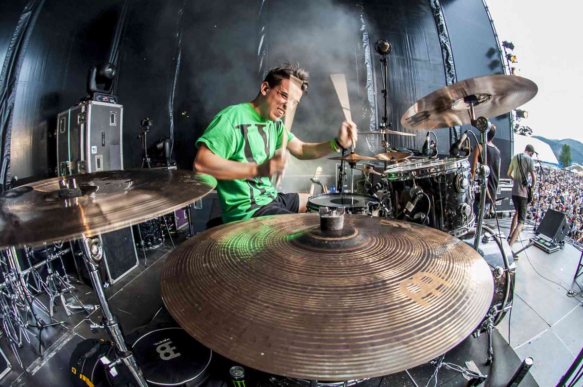 MonsterEnergyES's tweet photo. Resus! Queréis probar vuestra habilidad con las baquetas? #MonsterArea a las <18:30 - 19:30> #RFDrumContest #RF2015 http://t.co/tx2JE2cMpz
