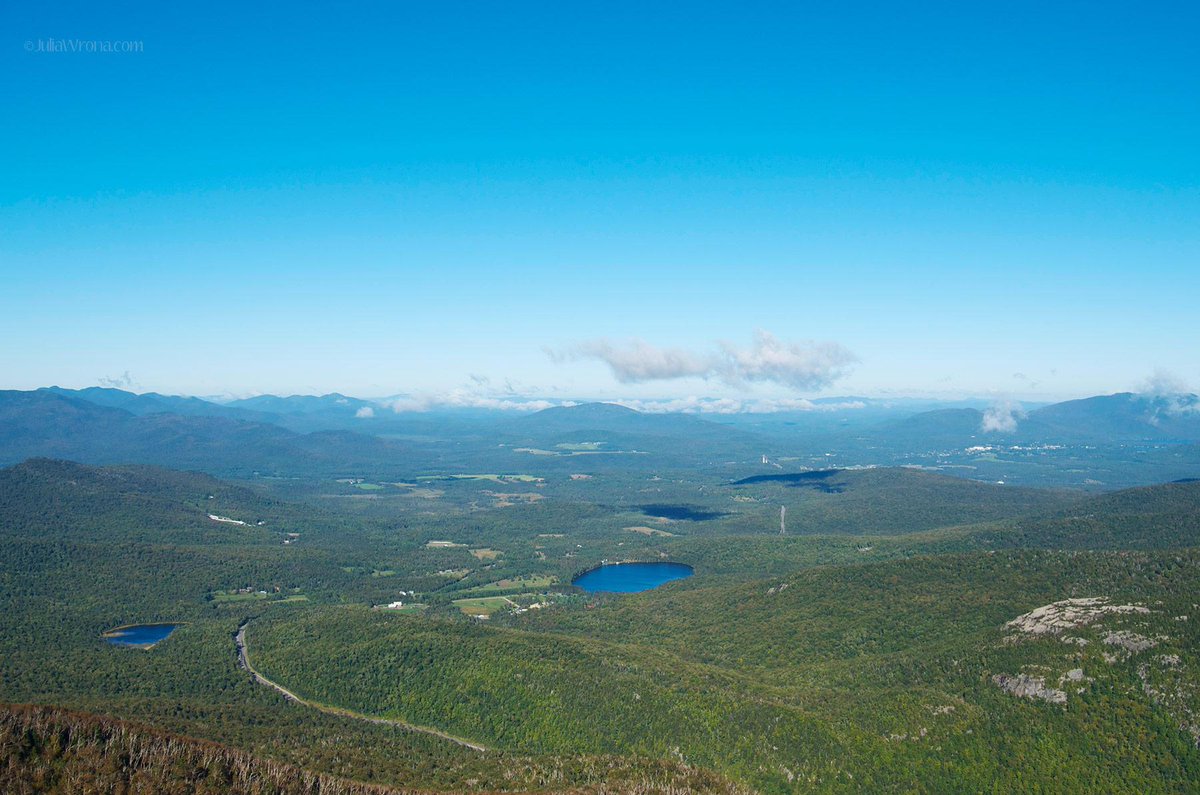 IntoOurElement's tweet image. View from #CascadeMountain More from the #Adirondack #HighPeaks: intoourelement.com/hiking-in-the-… #hiking #travel