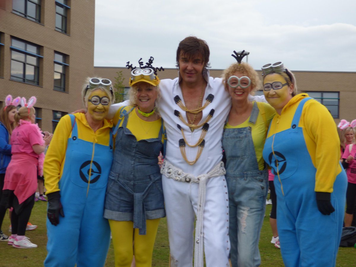 DougieMacStoke's tweet photo. When @Minions met @Jason @JasonDaleLive #MINIMoonlightWalk http://t.co/QmZNB5SydO