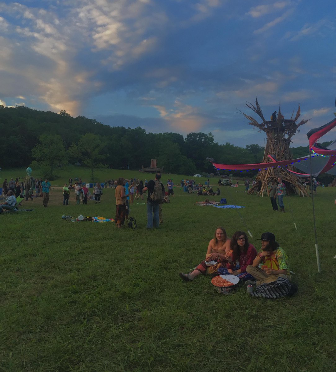 lukeofthehills's tweet photo. Here's a cool pic from the #CosmicReunion @AstralValley! http://t.co/1uCtJlXzRi