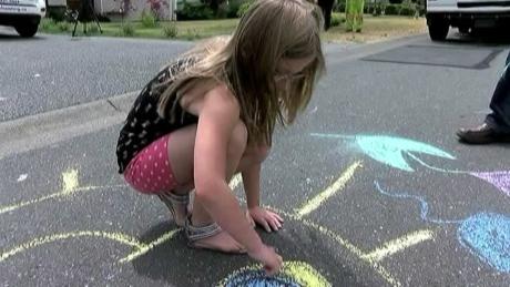 cbcnewsbc's tweet photo. Caring Courtenay street sweeper saves girl's chalk artwork http://t.co/8ADbrQpwRV http://t.co/0dKjCtgIHn