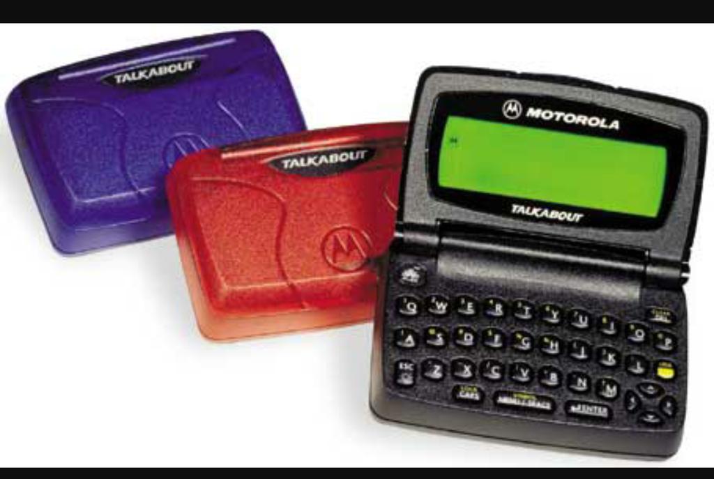 PhizerNDzire's tweet photo. #TodaysKidsWillNeverKnow how live you were if you had one of these. #1990s #2000s #twowaypager http://t.co/YtIgGK8bcx
