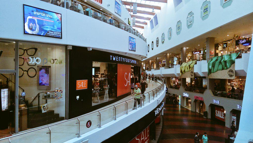 RosenbergShay's tweet photo. #dizingof-mall http://t.co/nimGyrnULl