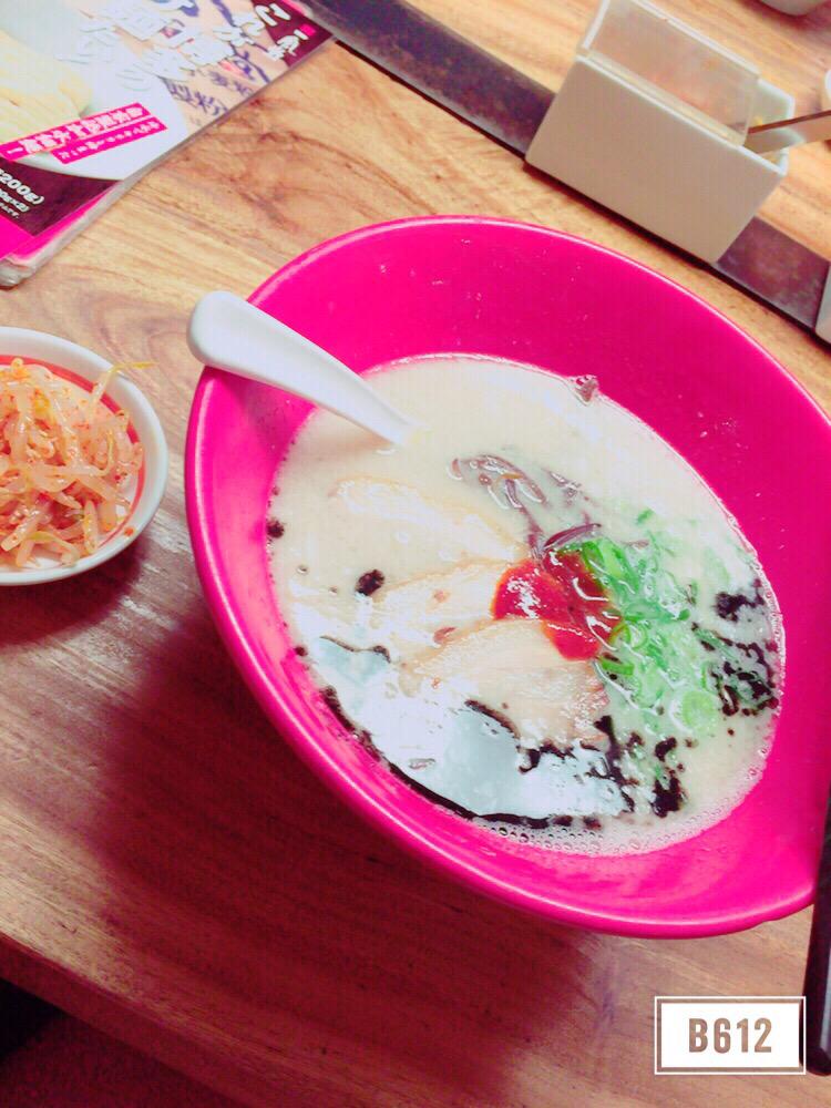 NaokiRen0405's tweet photo. そーいえば昨日一風堂行った😋
 赤丸より白丸のほうが美味しい笑
てかもやしのうまさ💓
 食べ過ぎて３回か４回ぐらい取り替えてもらってた笑 http://t.co/GCsYP3r0vd