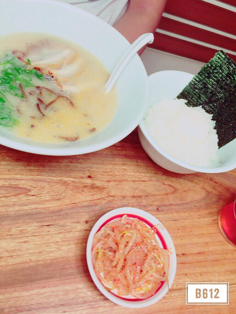 NaokiRen0405's tweet photo. そーいえば昨日一風堂行った😋
 赤丸より白丸のほうが美味しい笑
てかもやしのうまさ💓
 食べ過ぎて３回か４回ぐらい取り替えてもらってた笑 http://t.co/GCsYP3r0vd