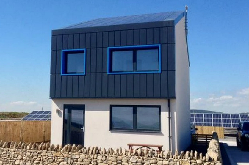 DiyPriceCheck's tweet photo. Britain's first 'energy positive' house opens in Wales http://t.co/dMAL5gArEz http://t.co/EYRLSQ0CxI