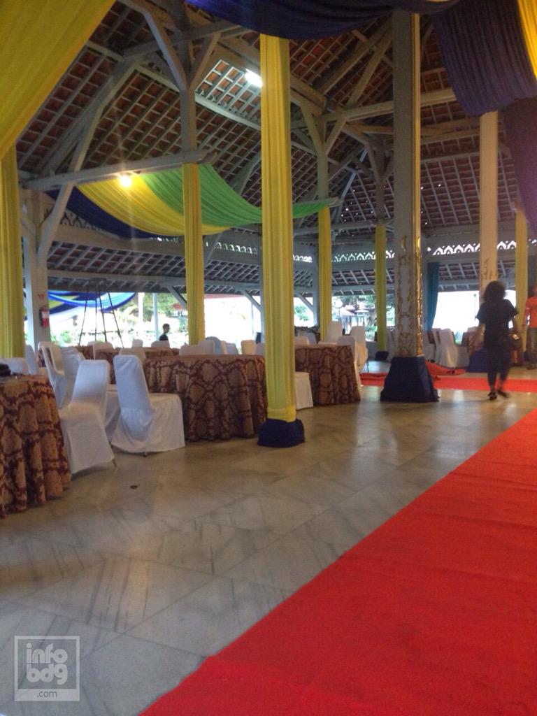 Bsk ada open house di Pendopo Kota BDG, terbuka utk umum jam 9 pagi. Yuk silaturahim dgn Kang <a href="/ridwankamil/">Ridwan Kamil</a> 😀 #infoBDG