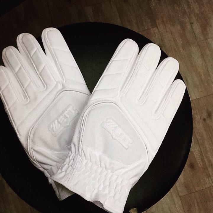 ハスポ完全オリジナルの走塁用手袋 クロスプレーなどから手をしっかり守ってくれます HASPO ハスポ 走塁用 手袋 ゼット プロステイタス 完全 オリジナル 限定 高校野球 使用許可 申請中