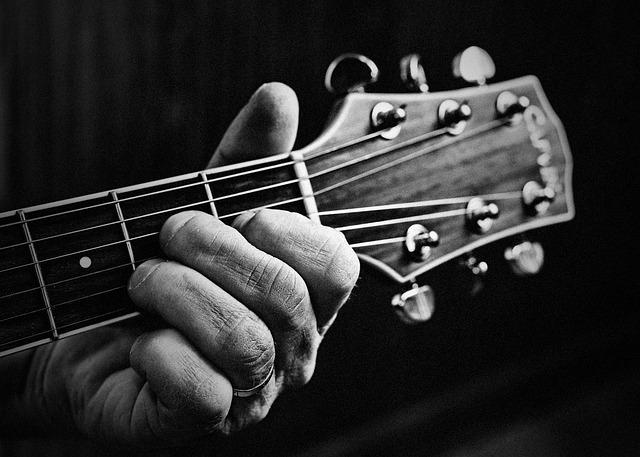BarHillScranton's tweet photo. The week is almost over! Celebrate with live music from Nowhere Slow and great drinks! http://t.co/0lekwD32Bb
