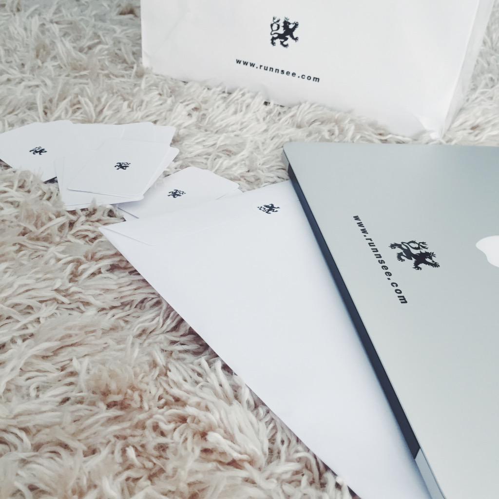 runnsee's tweet photo. #Corporate #identity in #one #place, #paper #bag #macbook #card #cover #runnsee #run&amp;see #white #style #best http://t.co/tpIdCrNoL5