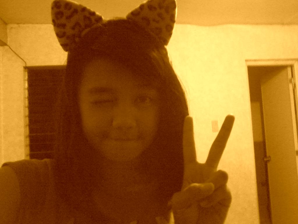 rnymace's tweet photo. Meow!! Hahah I have my new Haircut !! 
^_^
#NewHaircut
#ChangingHobbit http://t.co/GG7wJnnokH