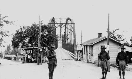 Today in 1931, TX &amp; OK locked horns in #RedRiverBridgeWar. ht.ly/PE3CY
#TexasRangers #martiallaw in OK