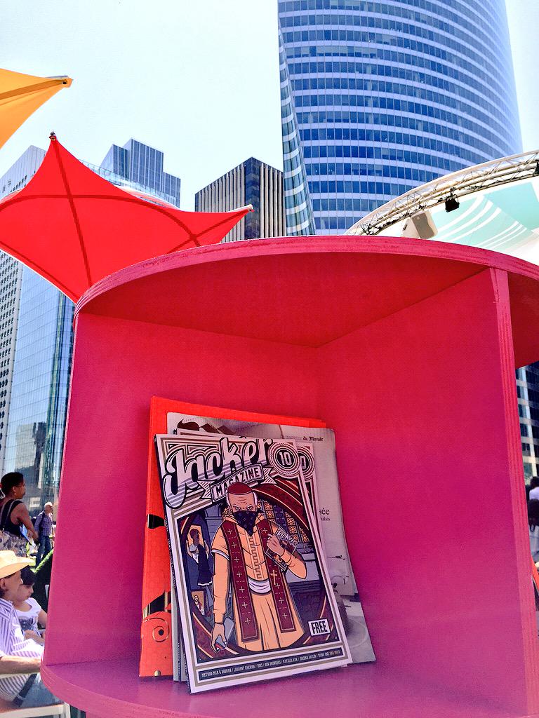 Sunwhere_fr's tweet photo. Spotted : @JackerMag à @LaDefensefr !
#JackerMag #LaDéfense #Paris #Magazine http://t.co/UjL3Q46MXY
